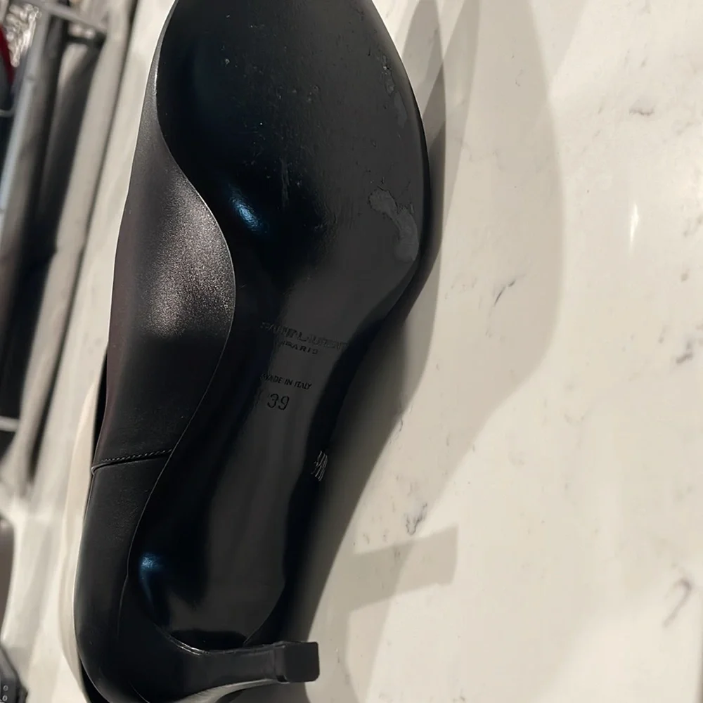 Size 39 Saint Laurent boots only wore once. - Picture 2 of 4